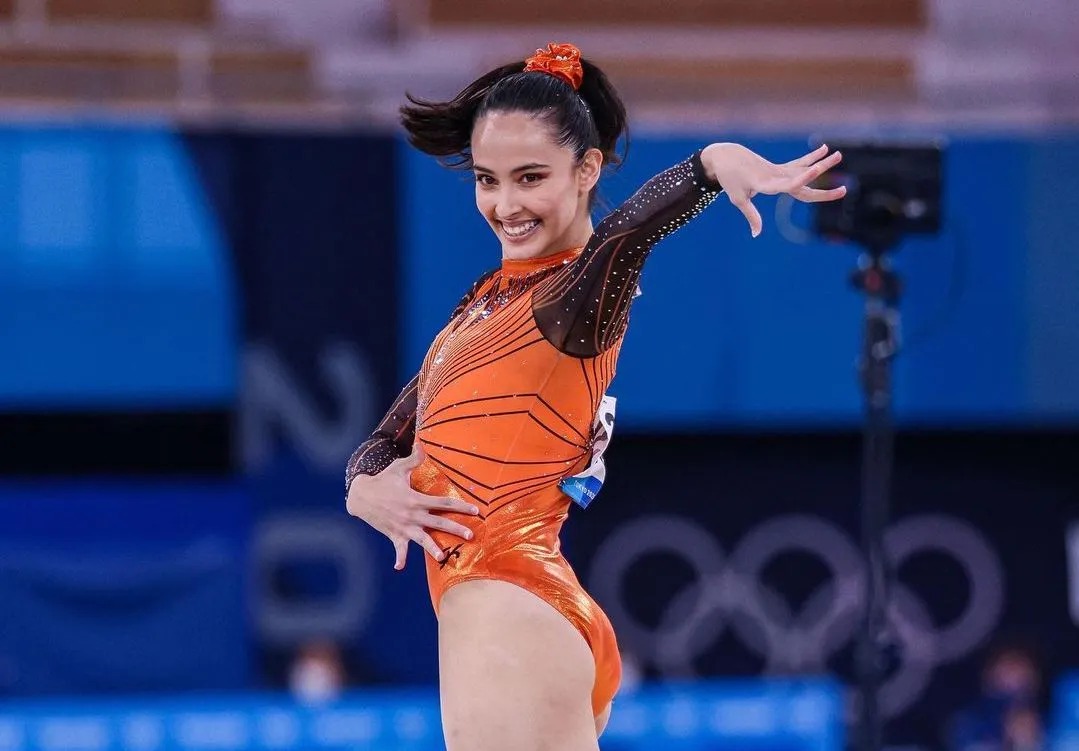 比赛结束后球员激动落泪